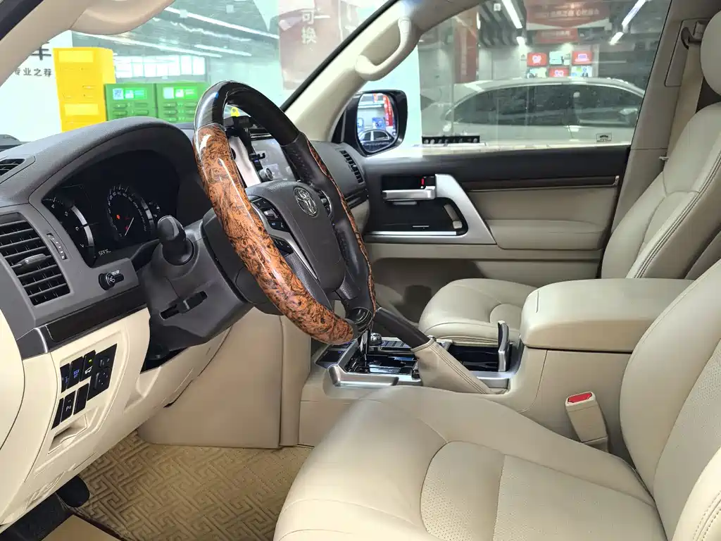 Toyota Land Cruiser 2019 — фото 12