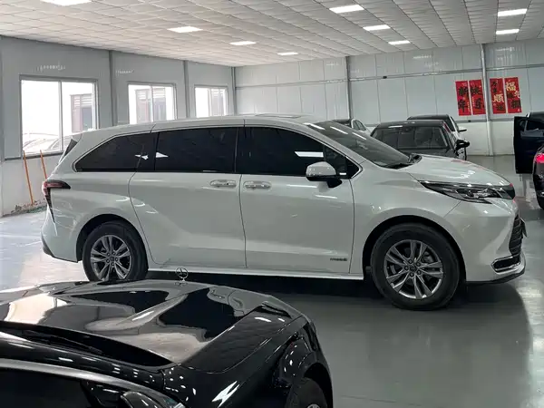 Toyota Sienna 2023