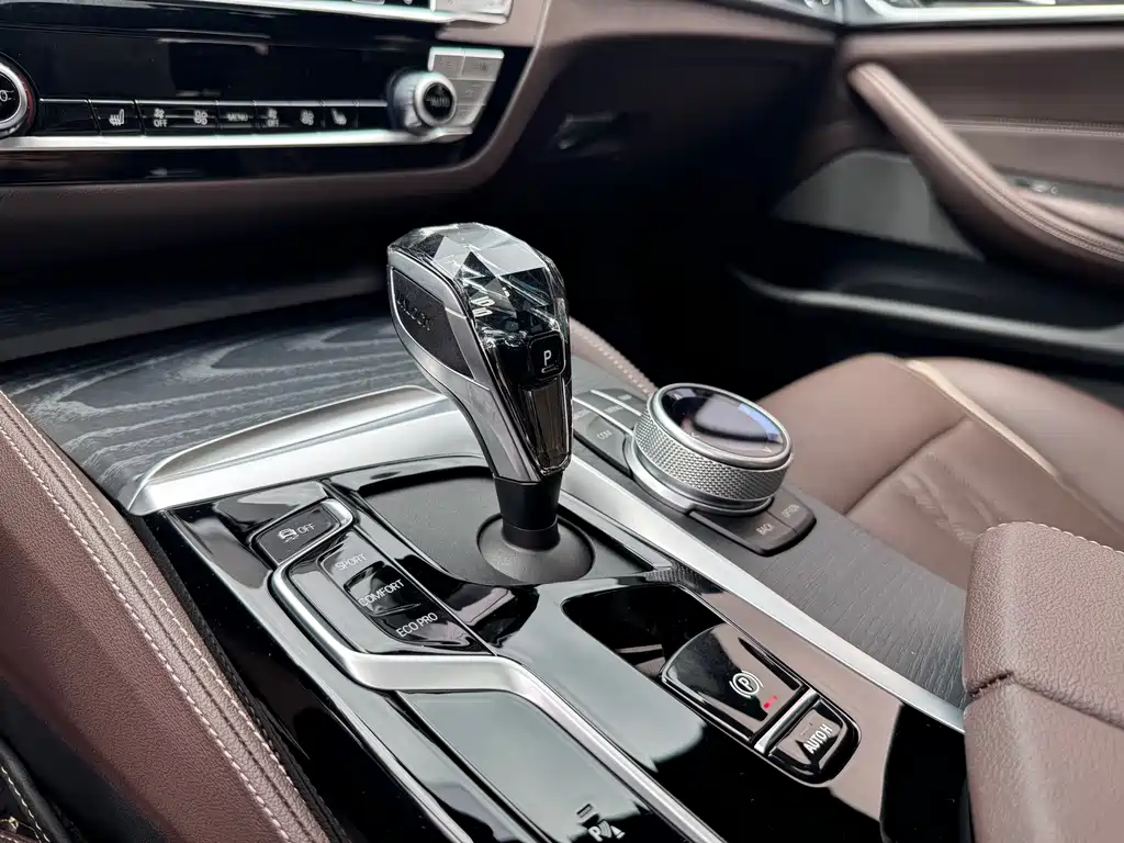 BMW 5 Series 2023 — фото 14