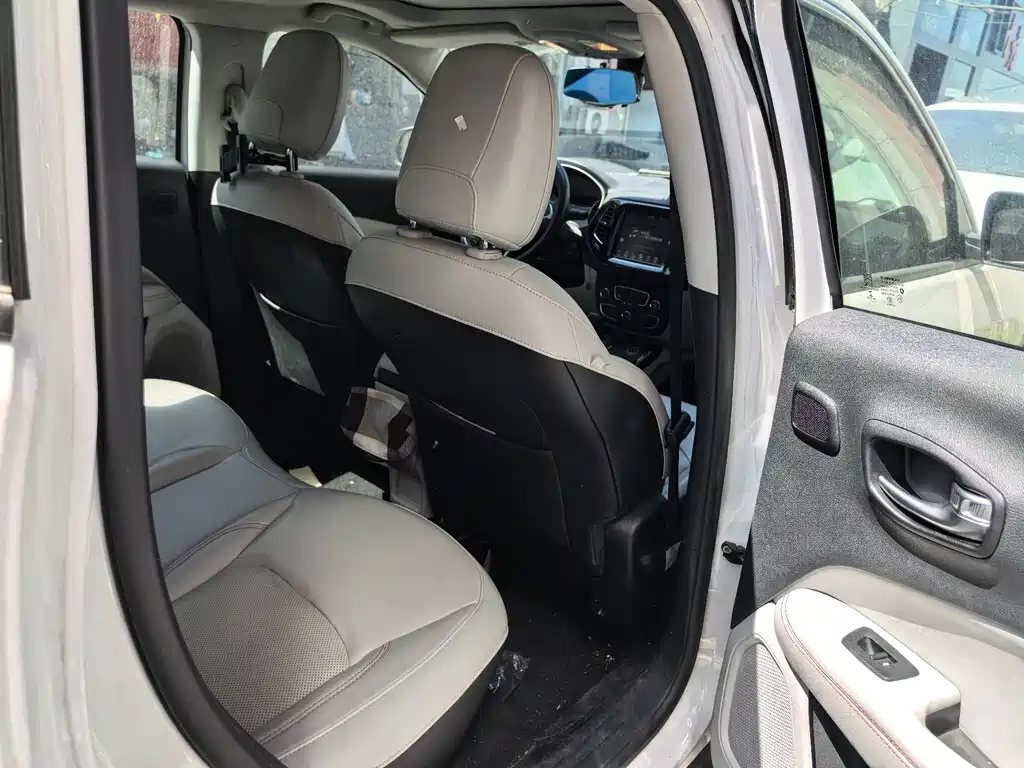 Jeep Compass 2017 — фото 10