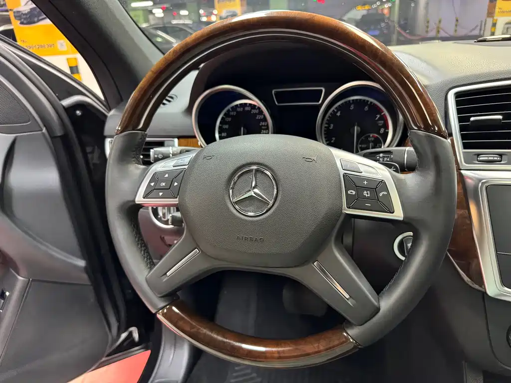 Mercedes-Benz M-Class 2012 — фото 27