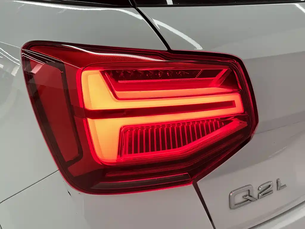 Audi Q2L 2024 — фото 16