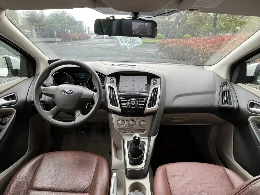 Ford Focus 2014 — фото 10