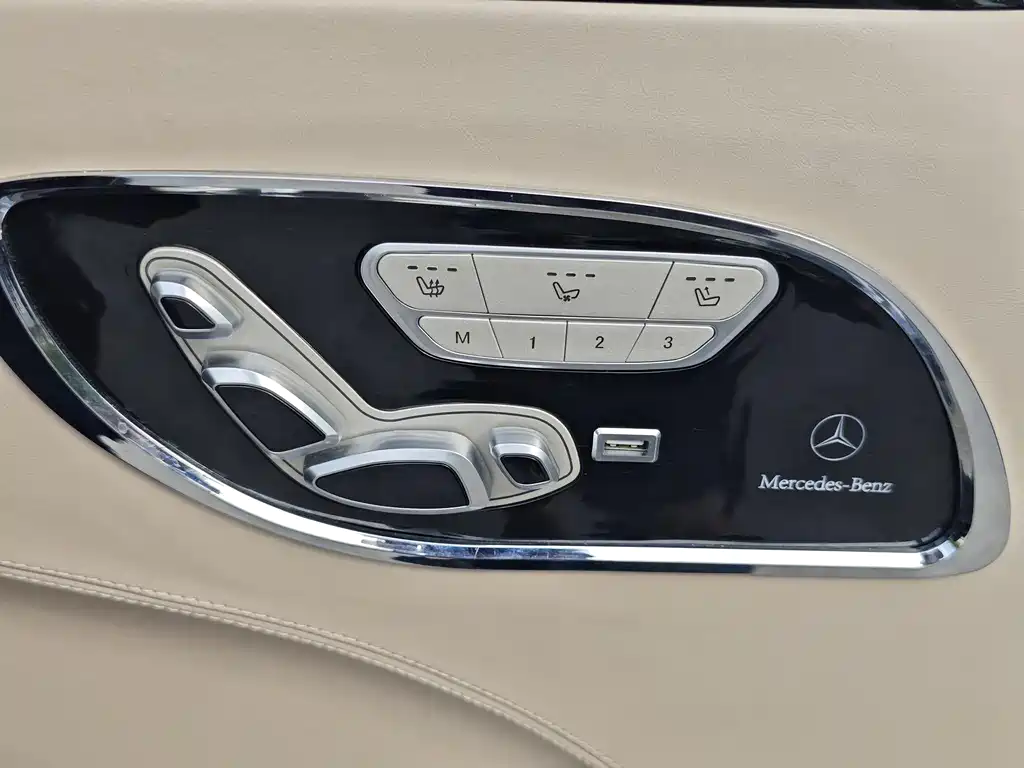 Mercedes-Benz V-Class 2021 — фото 14