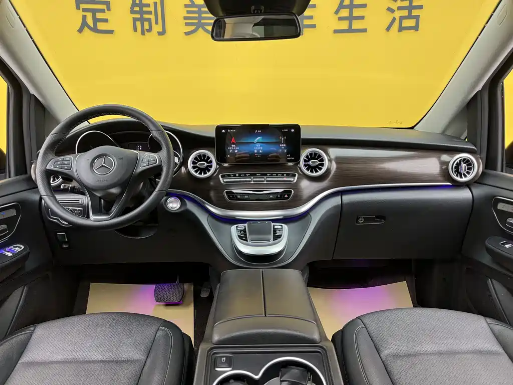 Mercedes-Benz V-Class 2021 — фото 11