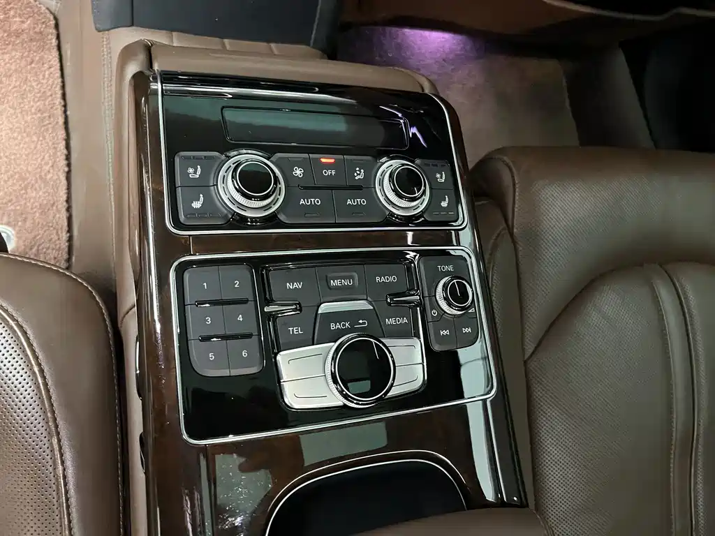 Audi A8 2017 — фото 15