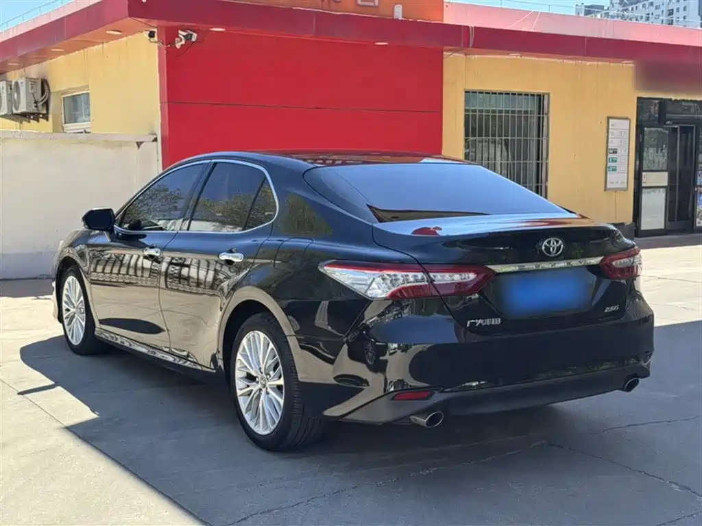 Toyota Camry 2019 — фото 7