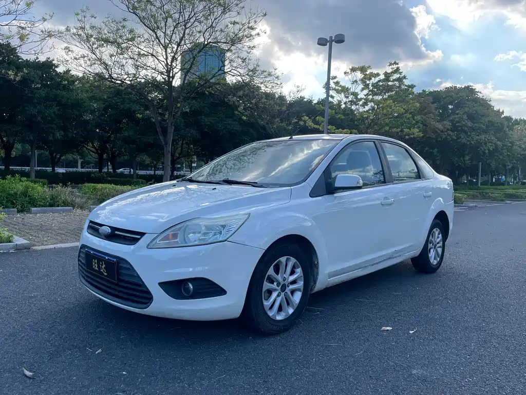 Ford Focus 2014 — фото 1