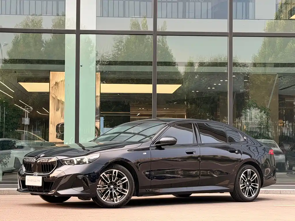 BMW 5 Series 2025