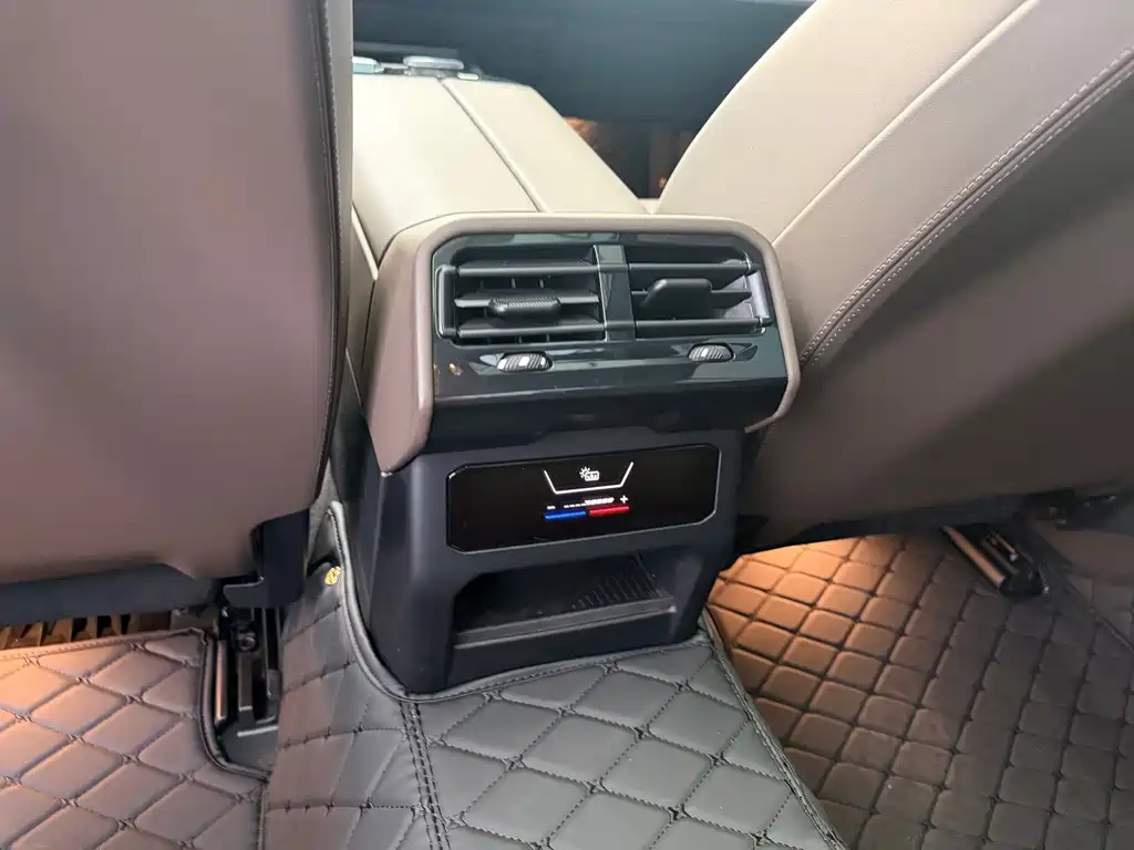 BMW 5 Series 2025 — фото 14