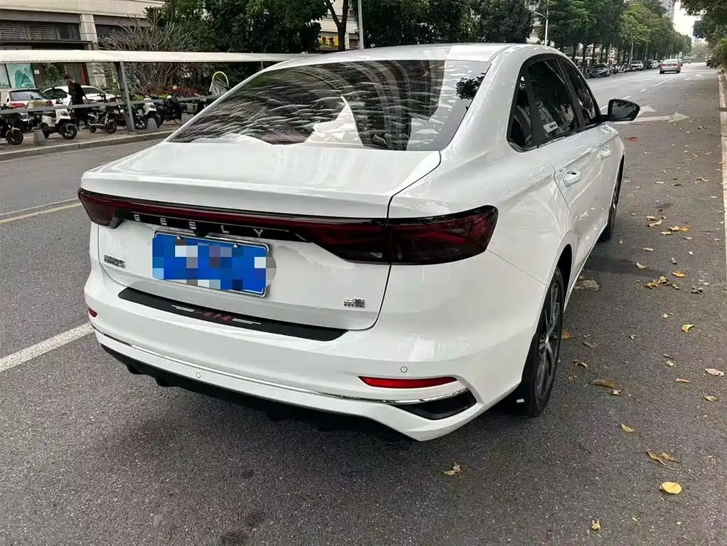 Geely Emgrand 2023 — фото 17