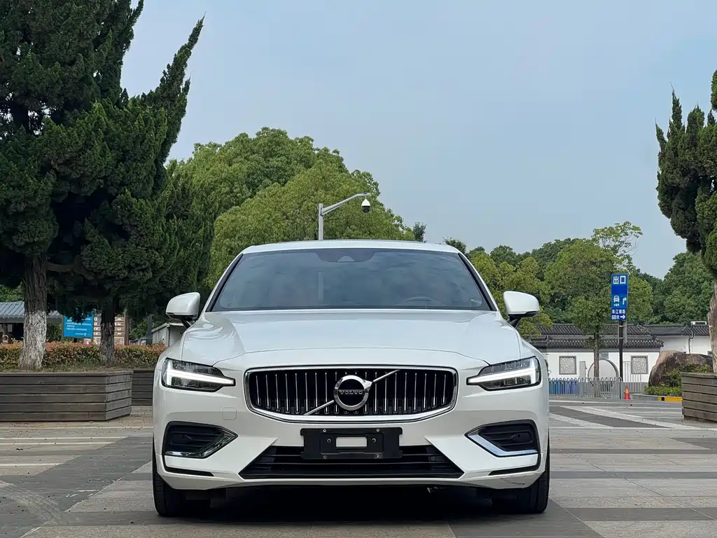 Volvo S60 2021 — фото 2