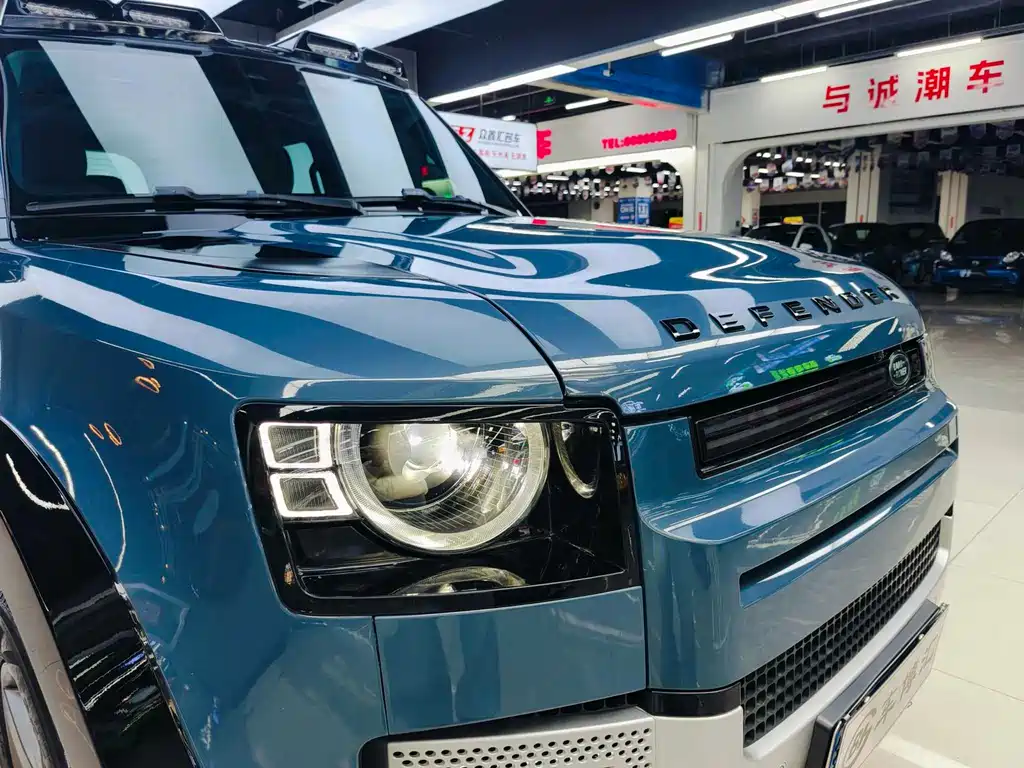 Land Rover Defender 2021 — фото 18