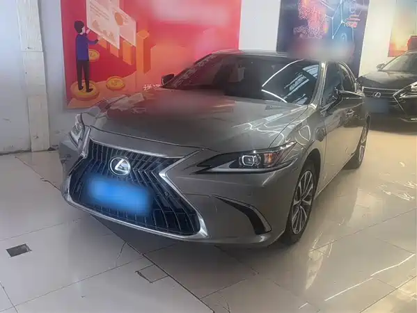 Lexus ES 2022