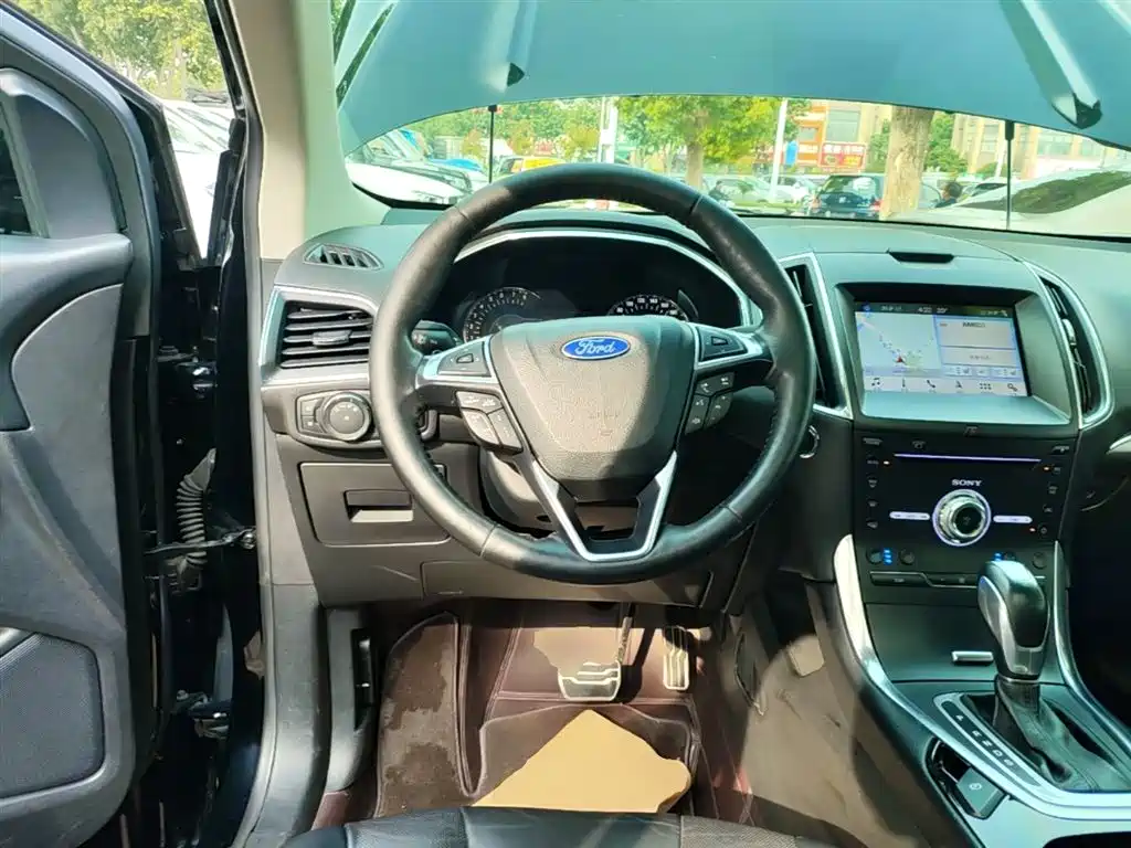 Ford Edge 2018 — фото 11