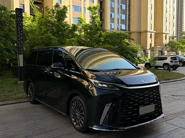 Lexus LM 2023