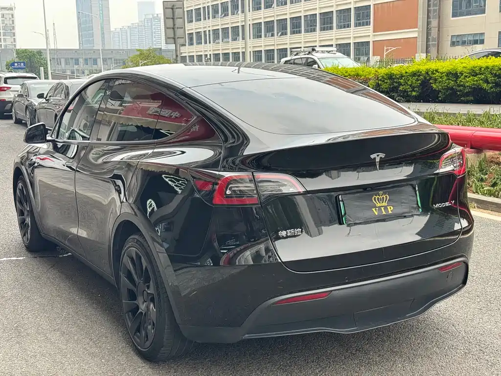 Tesla Model Y 2022 — фото 9