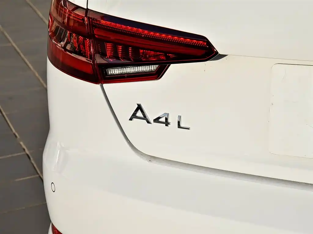 Audi A4L 2019 — фото 17