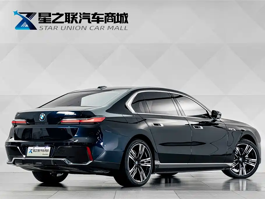 BMW i7 2025 — фото 6