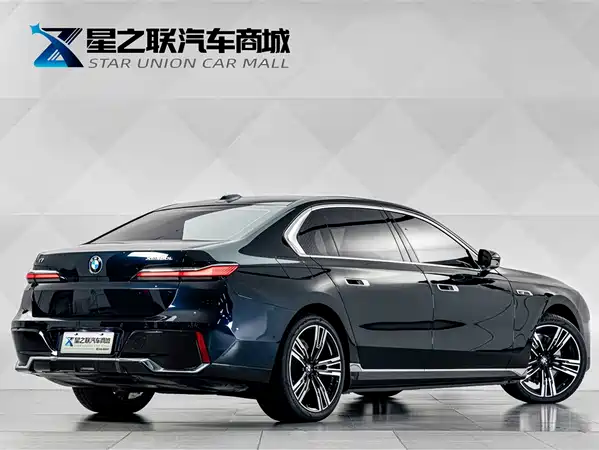 BMW i7 2025