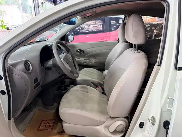 Nissan Sunny 2015