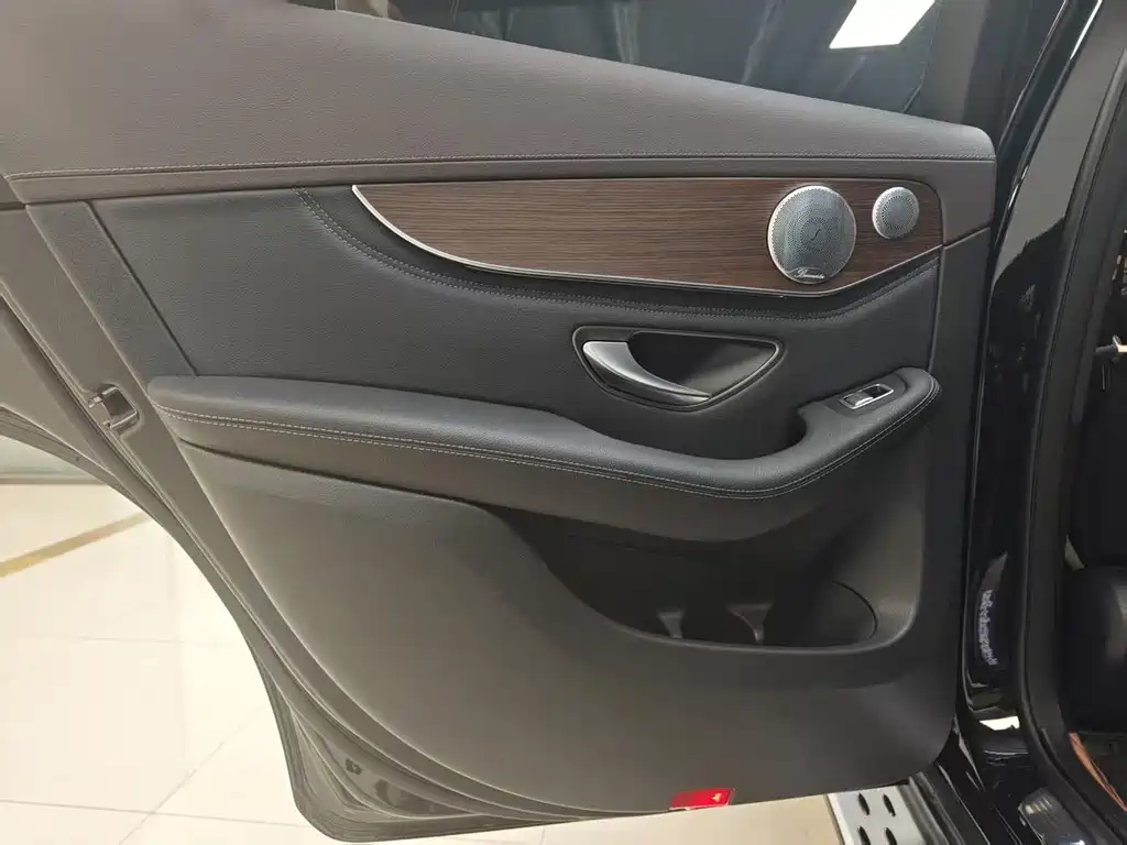 Mercedes-Benz GLC 2020 — фото 20
