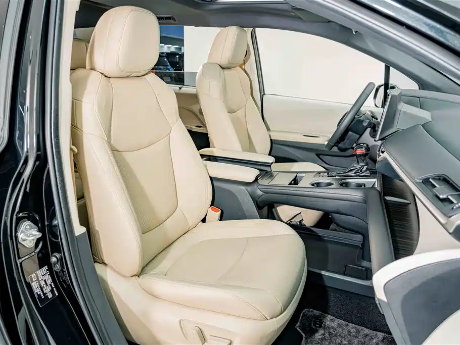 Toyota Sienna 2023 — фото 19