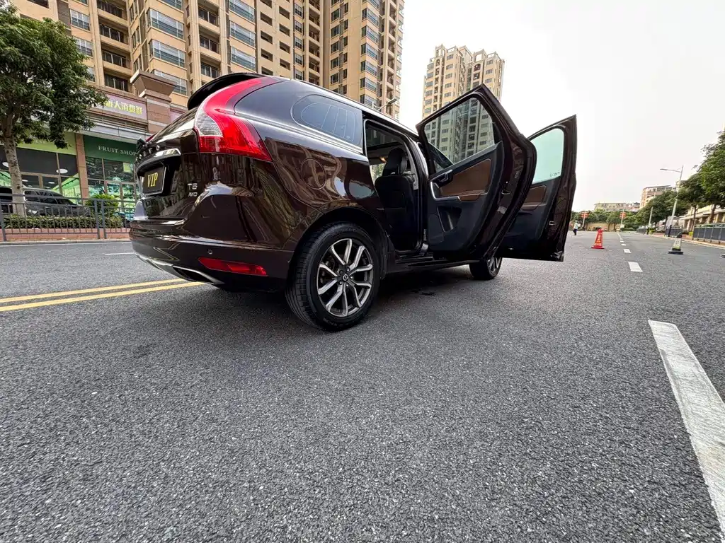 Volvo XC60 2017 — фото 23