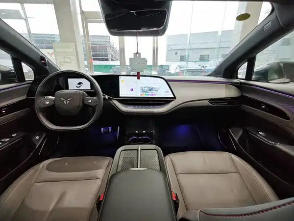 Hongqi EH7 2025