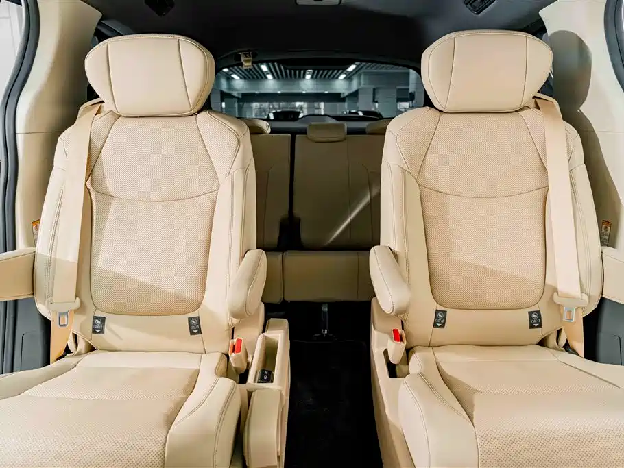 Toyota Sienna 2023 — фото 24