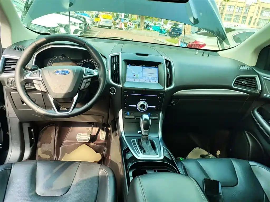 Ford Edge 2018 — фото 10
