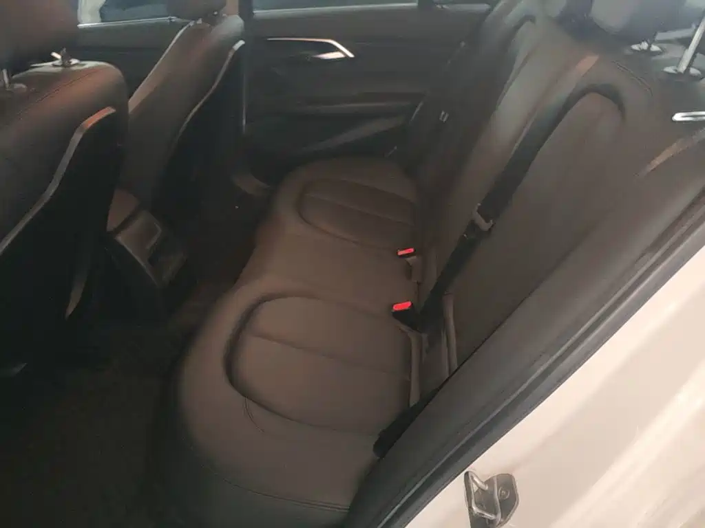 BMW 1 Series 2019 — фото 17