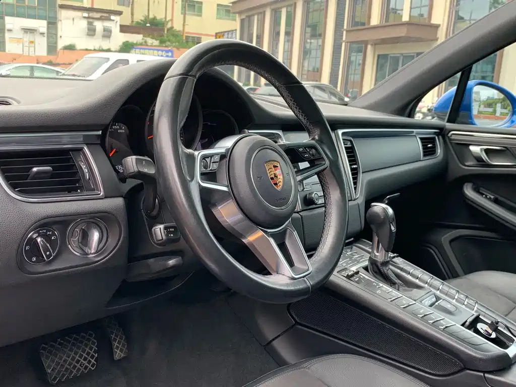 Porsche Macan 2016 — фото 18