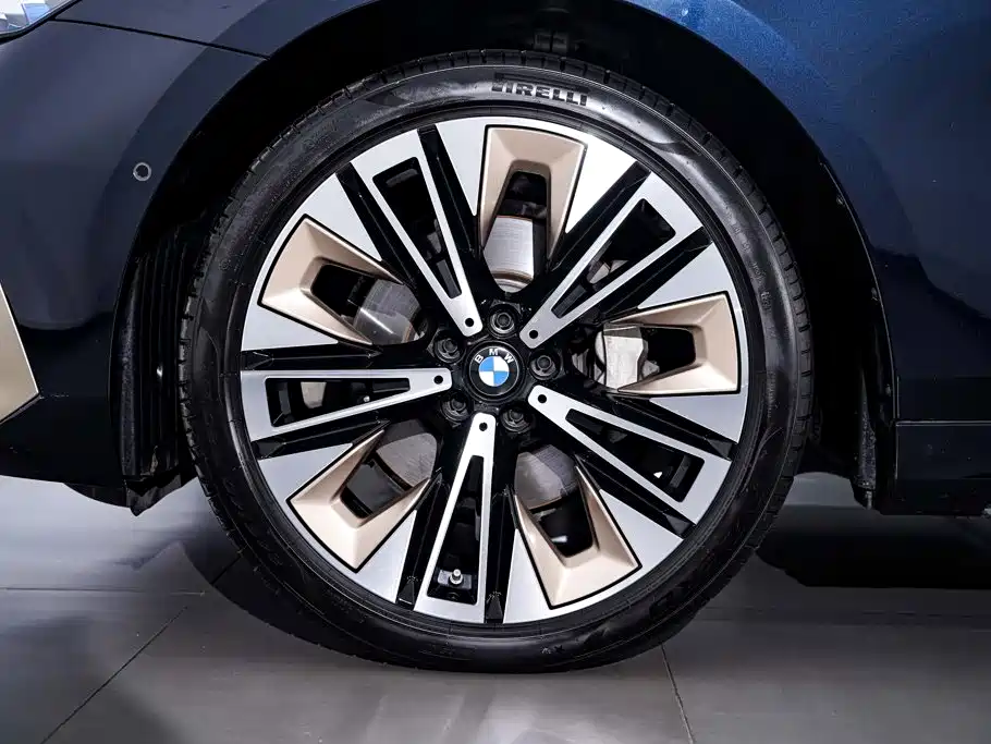 BMW 5 Series 2024 — фото 12