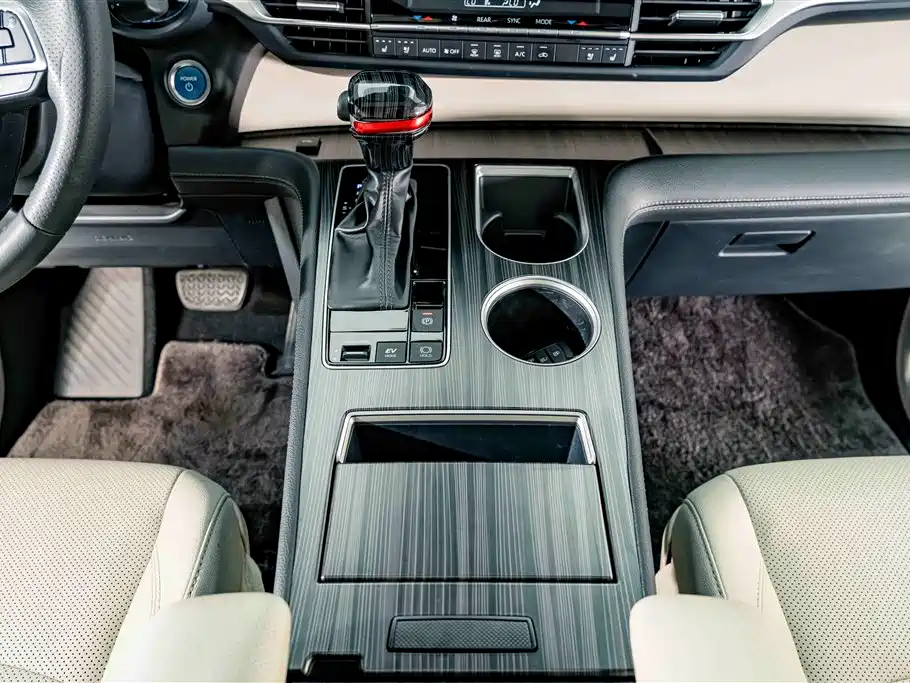 Toyota Sienna 2023 — фото 14