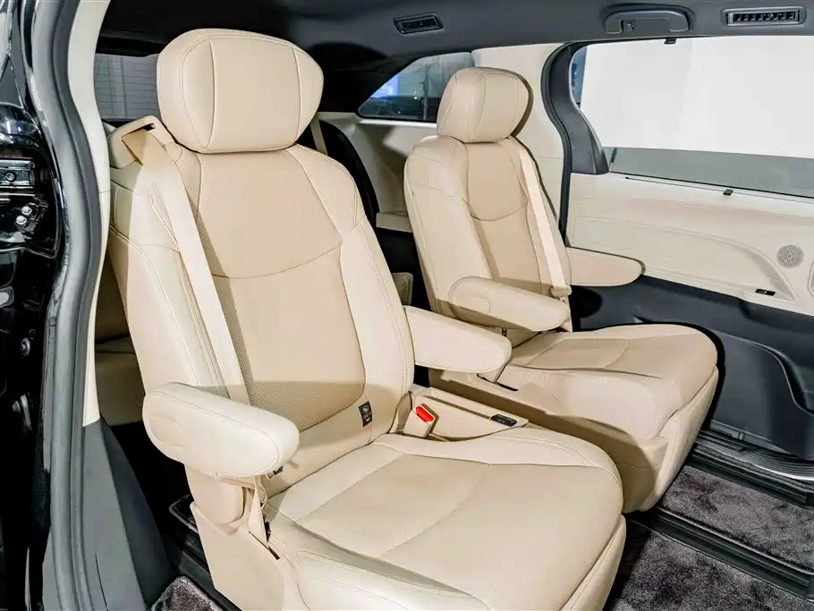 Toyota Sienna 2023 — фото 22