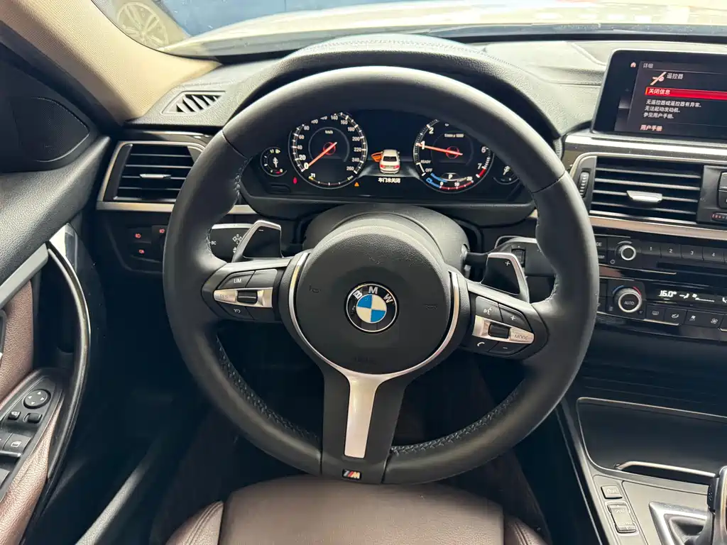 BMW 3 Series 2018 — фото 9