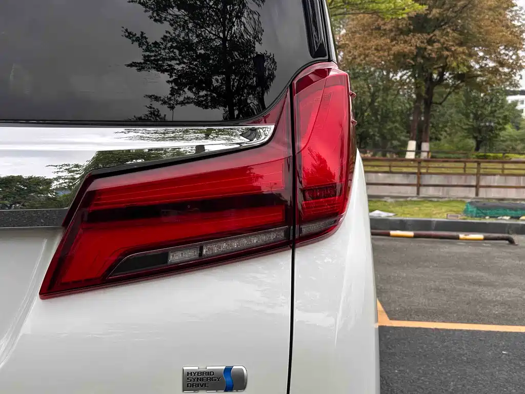 Toyota Alphard 2020 — фото 9