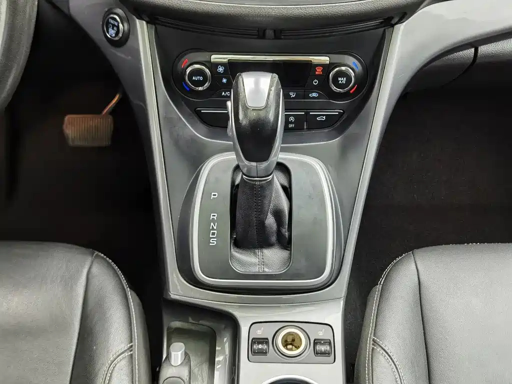 Ford Kuga 2015 — фото 13