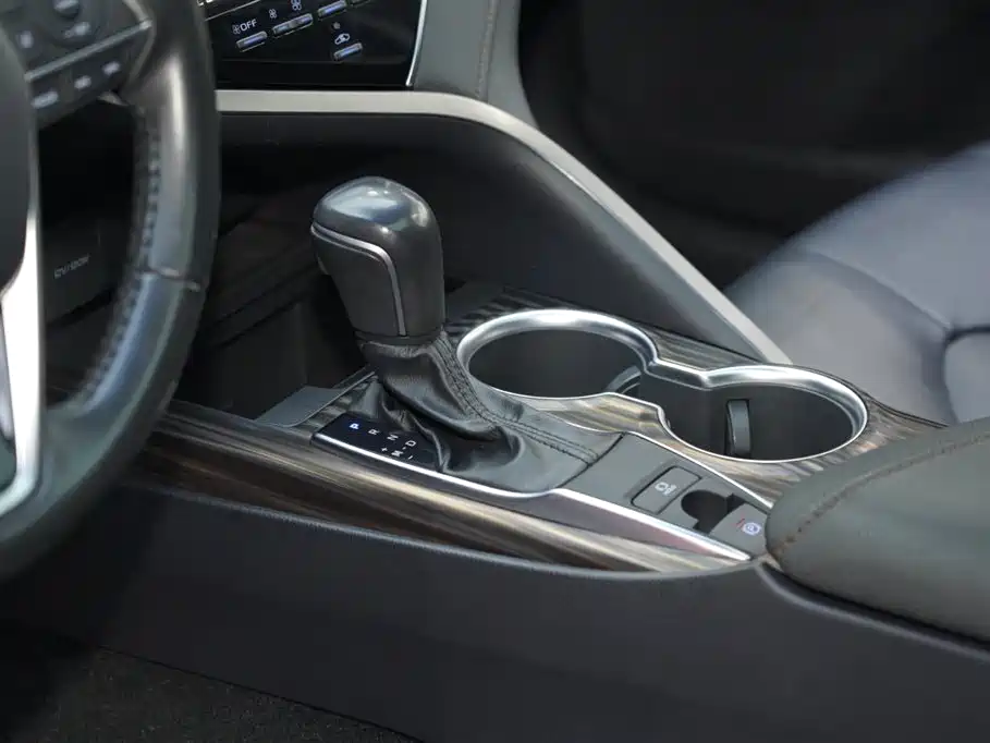 Toyota Camry 2020 — фото 12