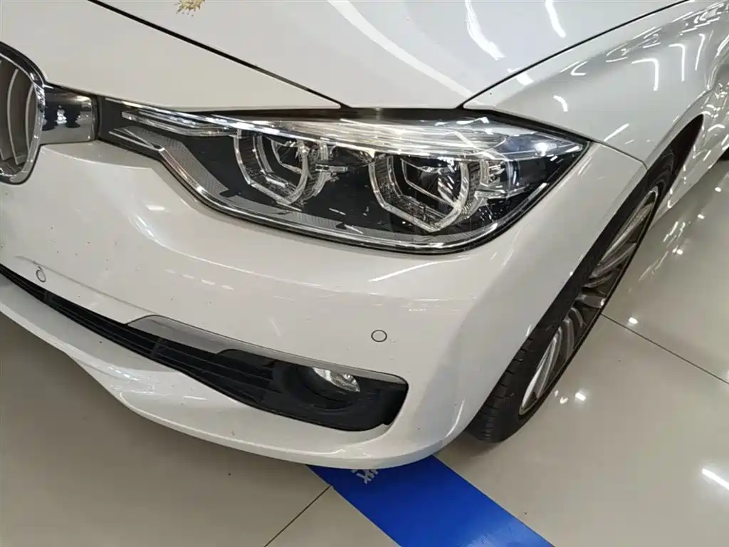 BMW 3 Series 2017 — фото 24