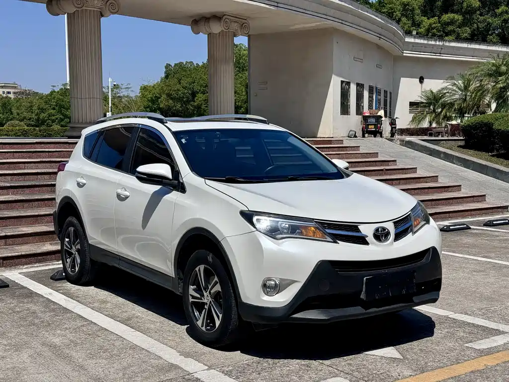 Toyota RAV4 2015 — фото 3