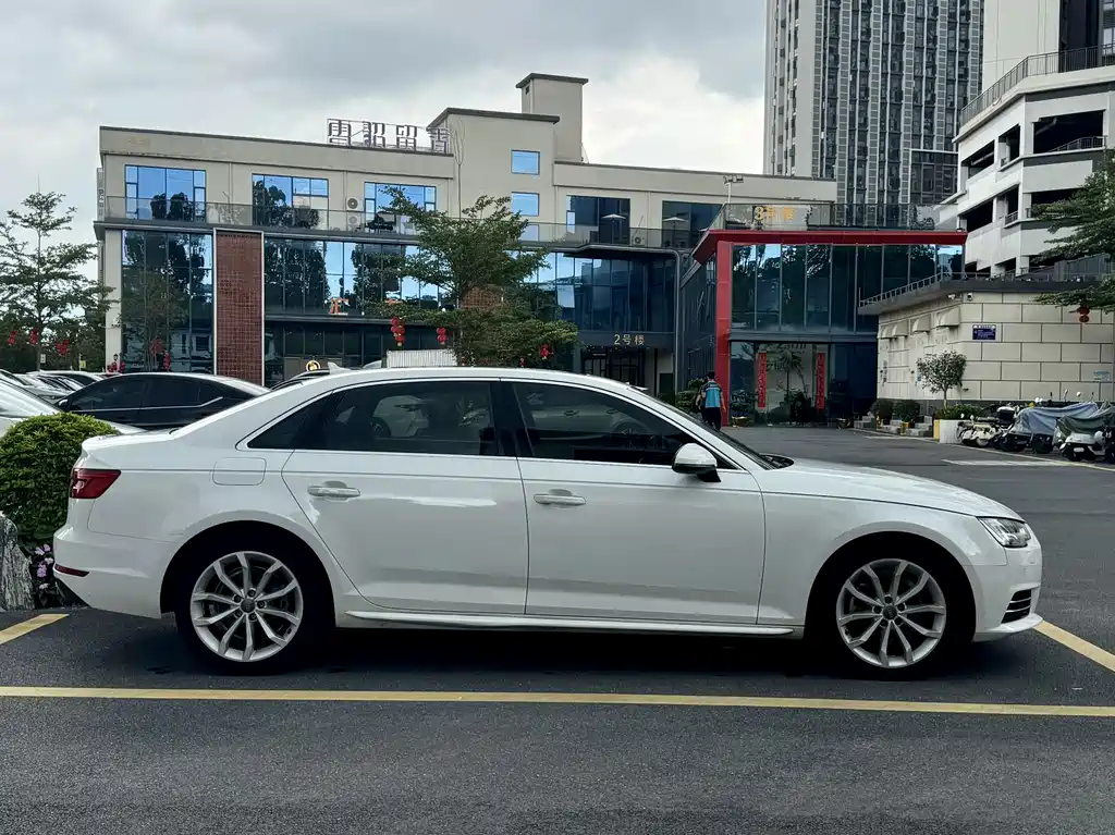 Audi A4L 2017 — фото 10
