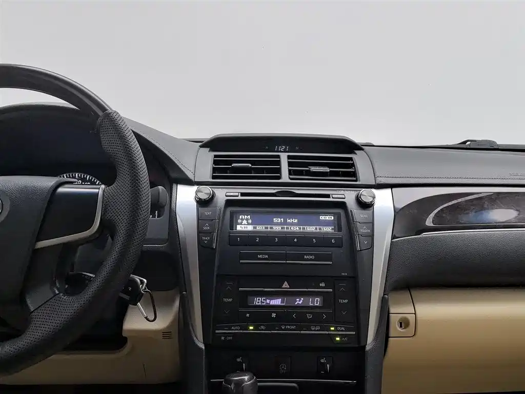 Toyota Camry 2016 — фото 12