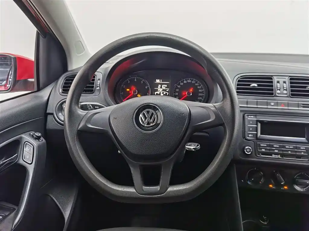 Volkswagen Polo 2015 — фото 11