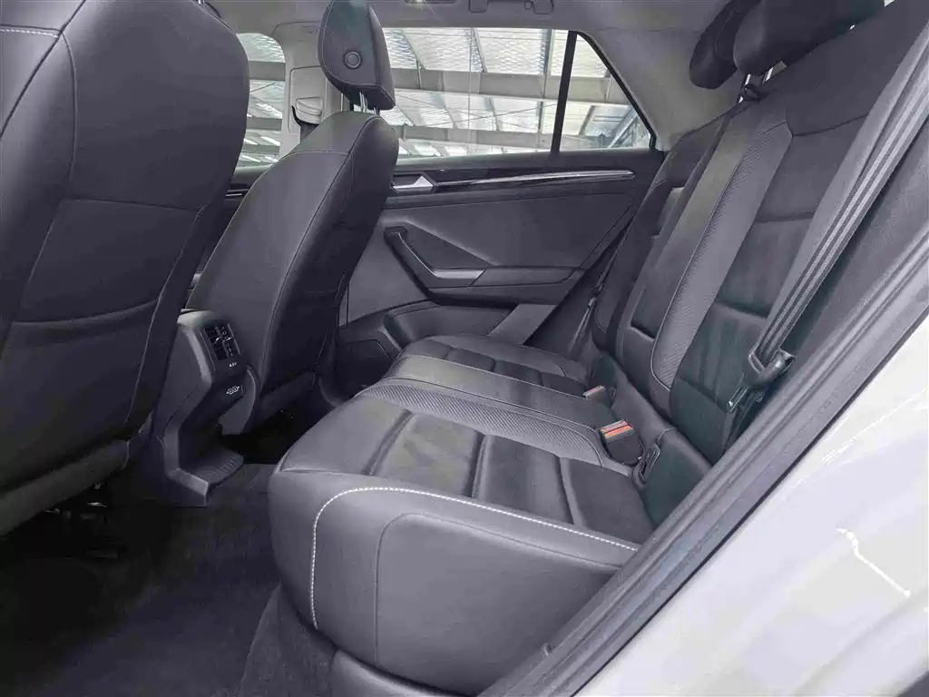 Volkswagen T-Roc 2023 — фото 16