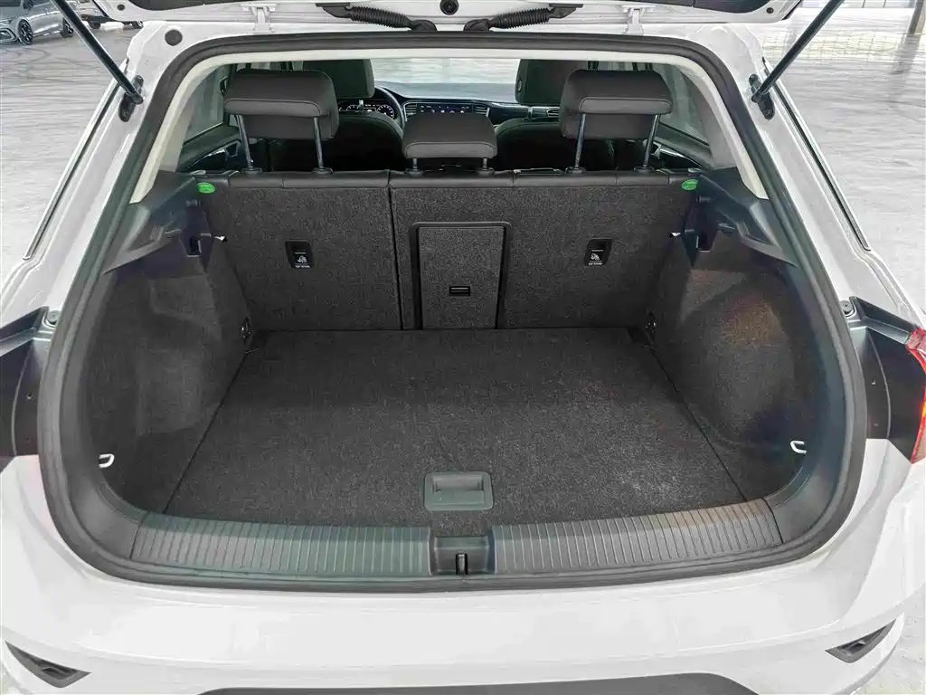Volkswagen T-Roc 2023 — фото 18