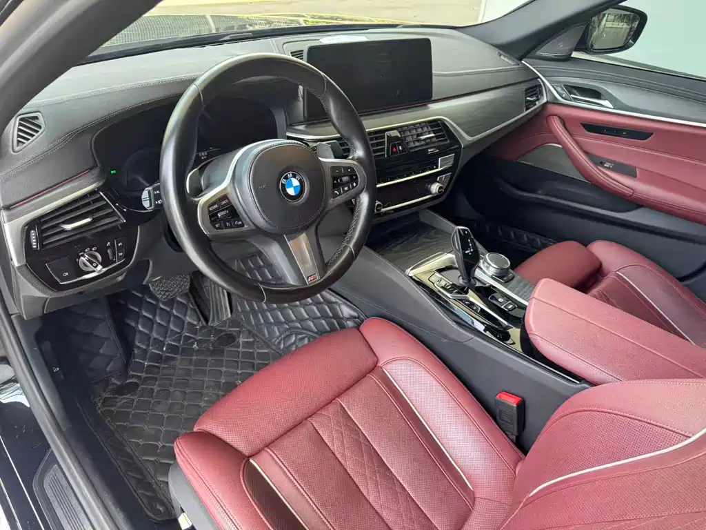 BMW 5 Series 2022 — фото 10