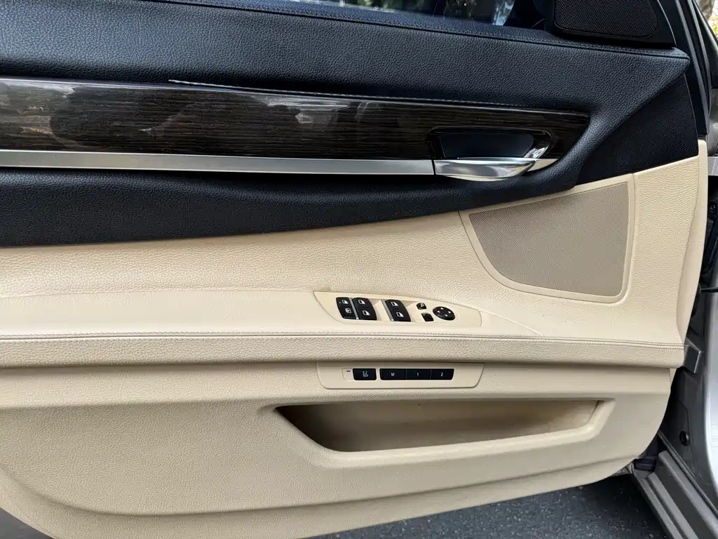 BMW 7 Series 2013 — фото 9