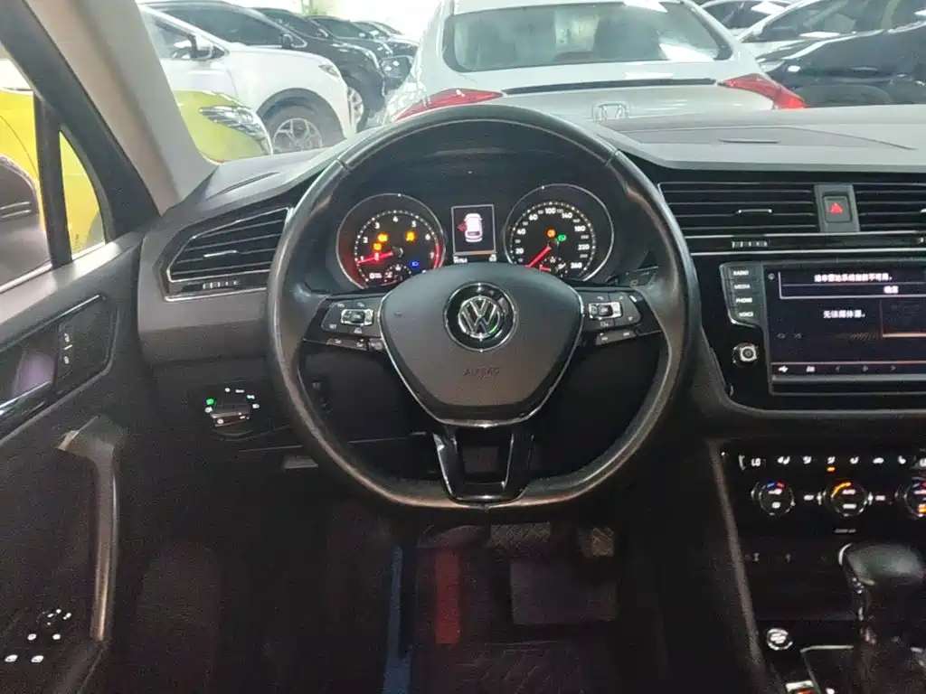Volkswagen Tiguan L 2017 — фото 11